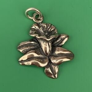 .925 Calla Lily Flower Sterling Silver Jewelry Charm #garden #lily